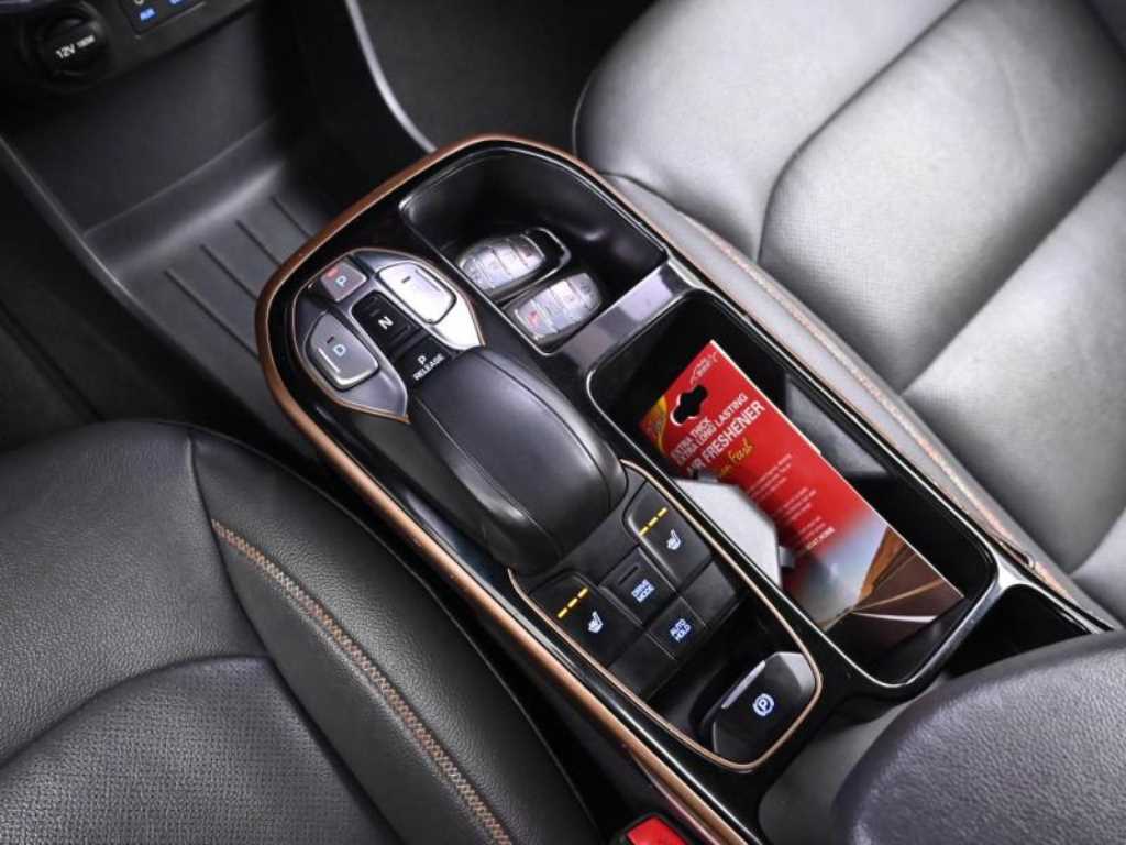 HYUNDAI Ioniq - Vista 9