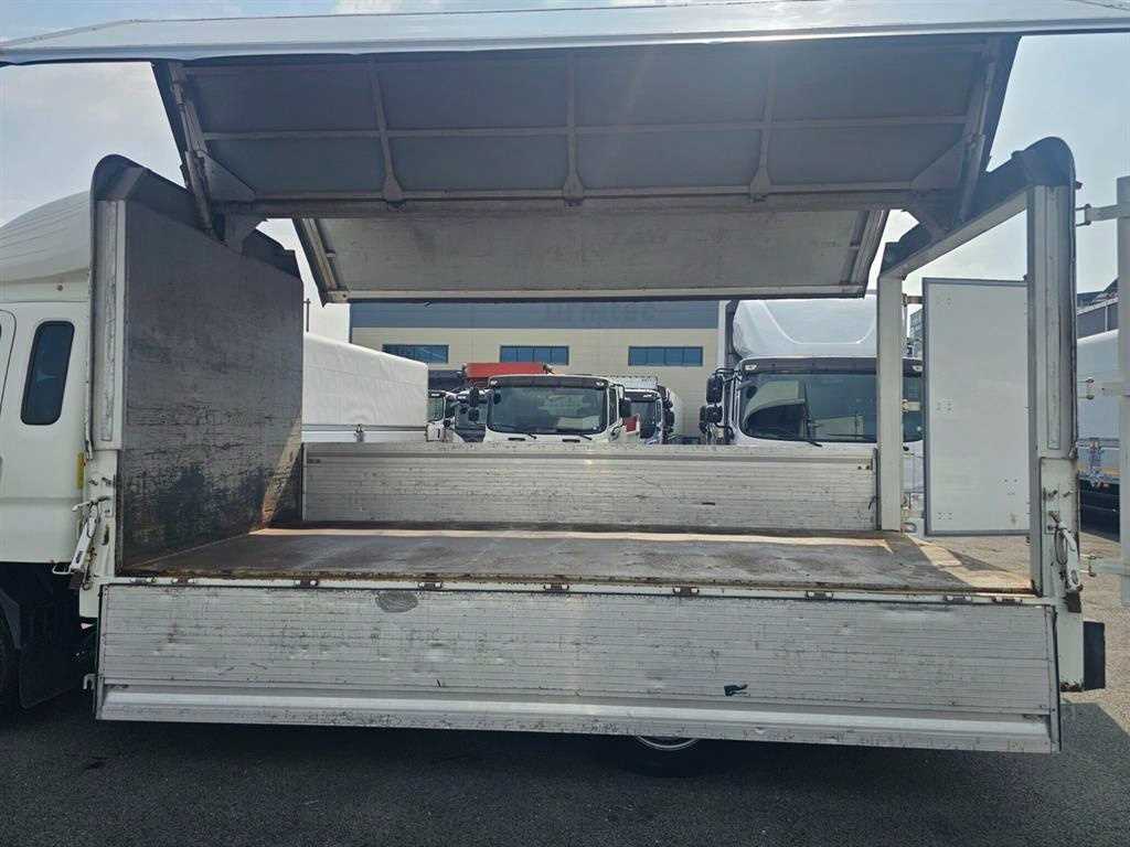 medium and large cargo truck - Vista 6