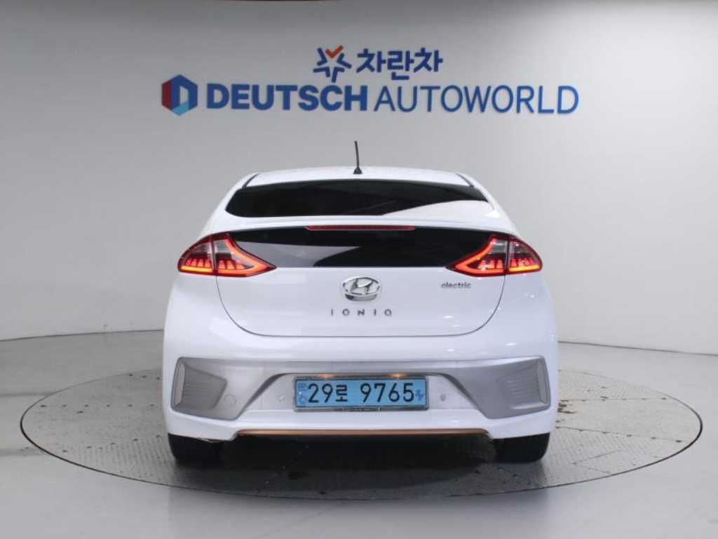 HYUNDAI Ioniq - Vista 4