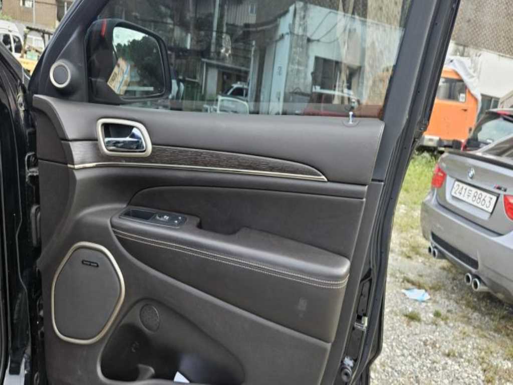 Jeep Cherokee - Vista 8