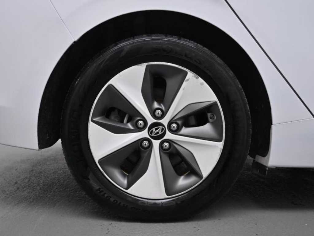 HYUNDAI Ioniq - Vista 5