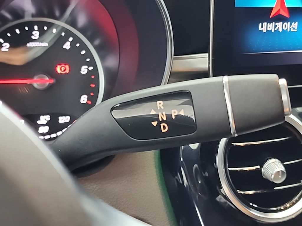 Mercedes Benz C Class - Vista 8