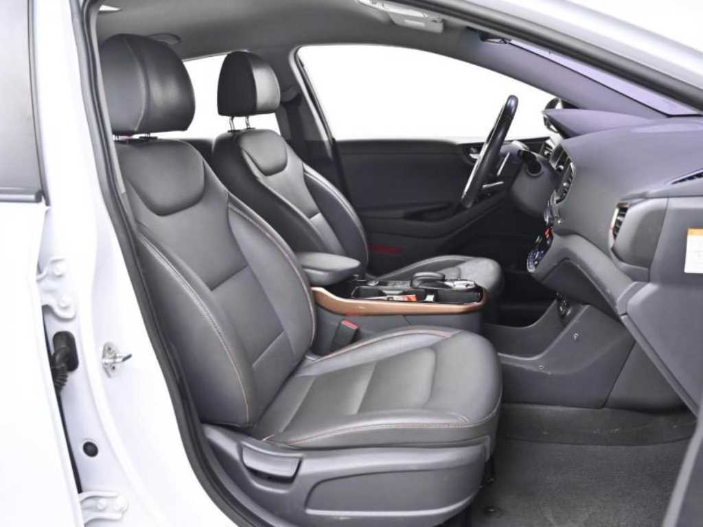 HYUNDAI Ioniq - Vista 10