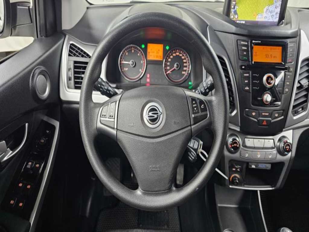 Ssangyong Korando - Vista 12