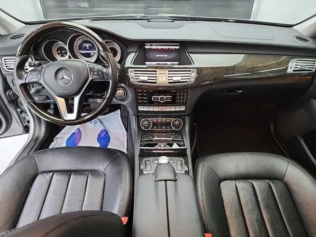 Mercedes Benz CLS Class - Vista 7