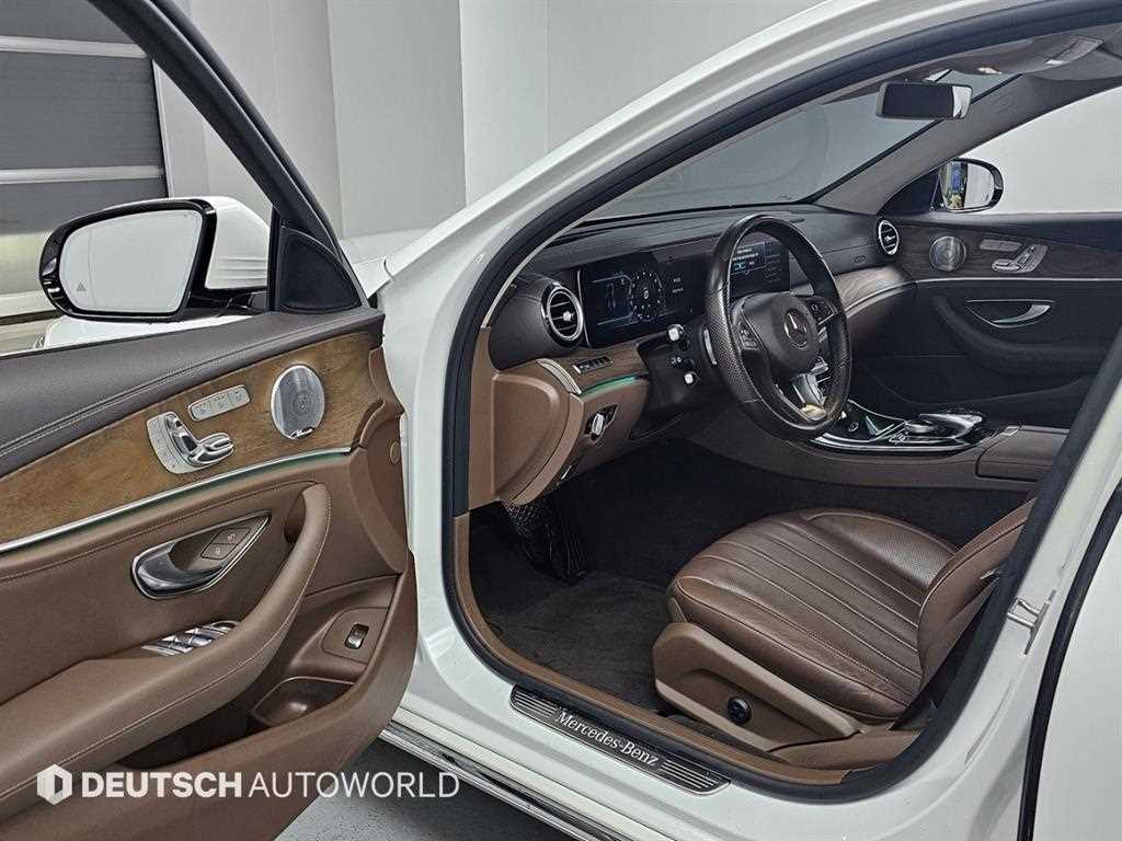 Mercedes Benz E class - Vista 11