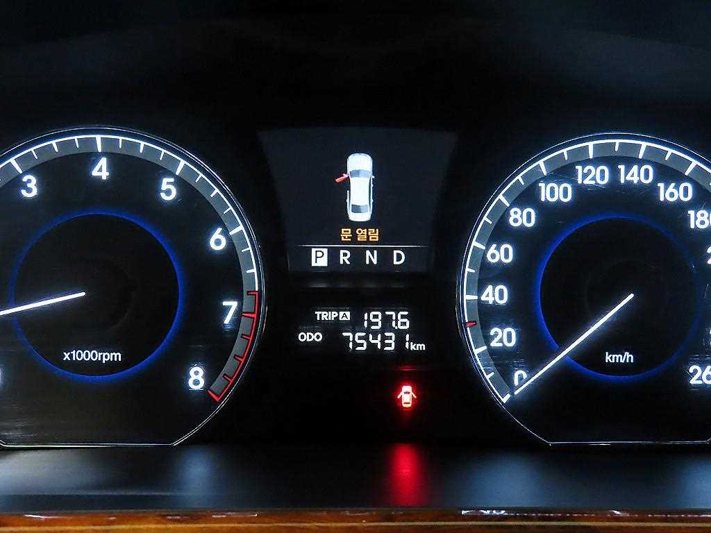 HYUNDAI Equus - Vista 9