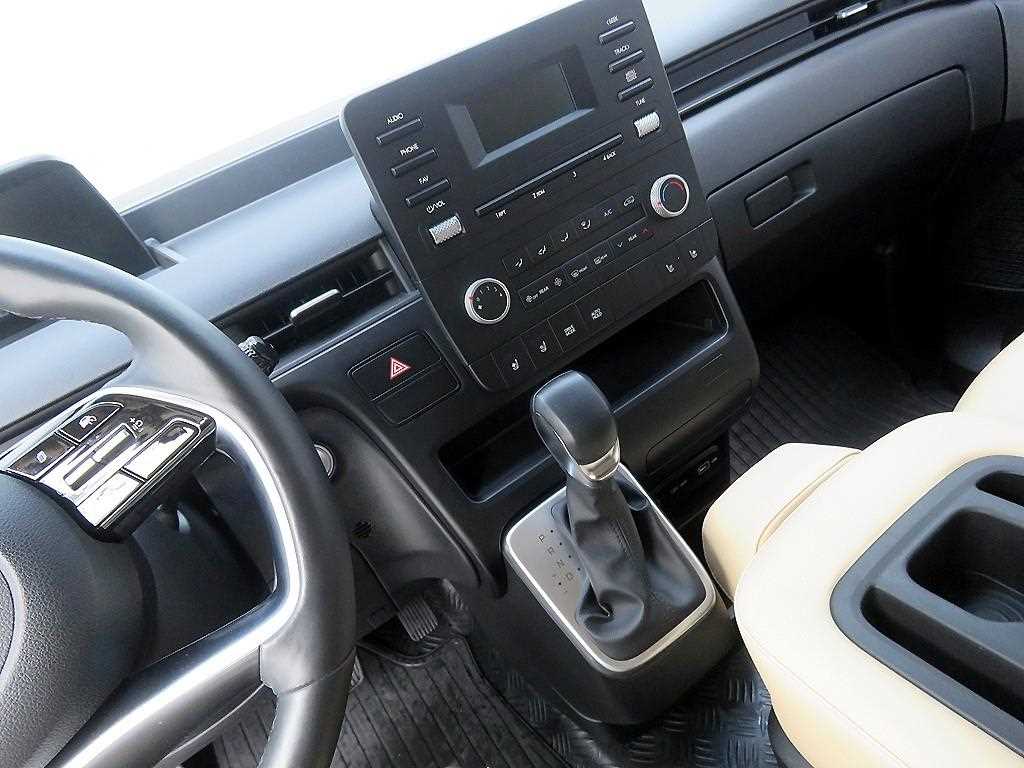 HYUNDAI Staria - Vista 12