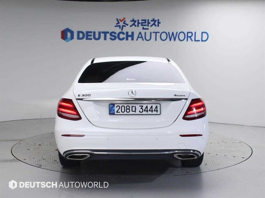 Mercedes Benz E class - Vista 4