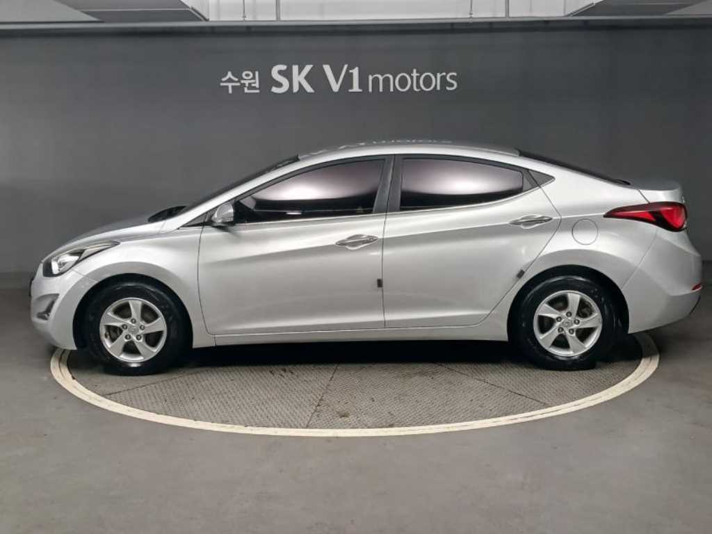 HYUNDAI Avante - Vista 3