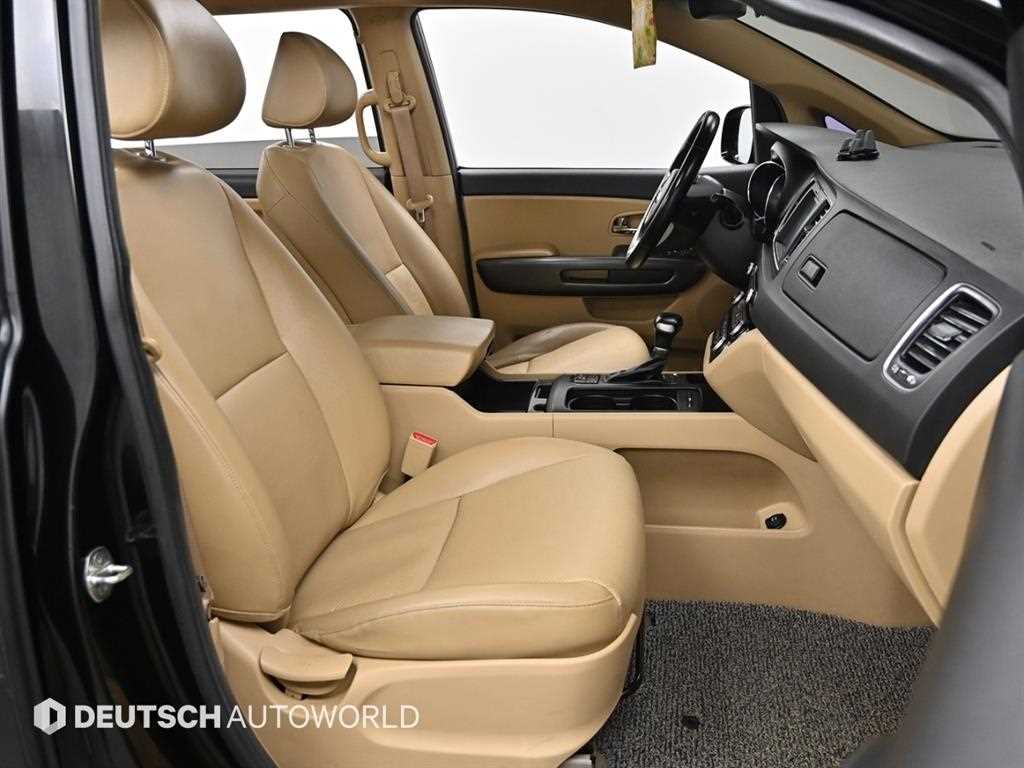 KIA Carnival - Vista 10