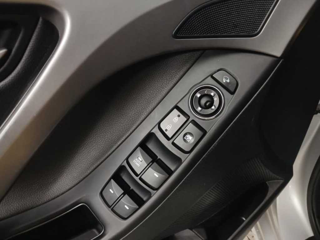 HYUNDAI Avante - Vista 9