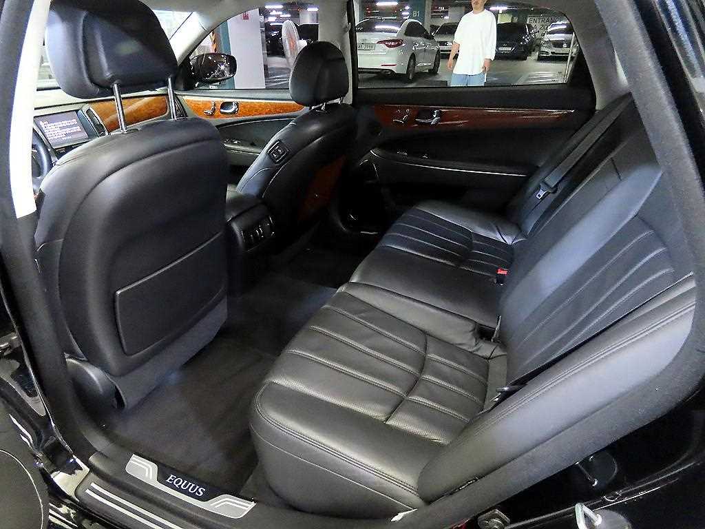 HYUNDAI Equus - Vista 7