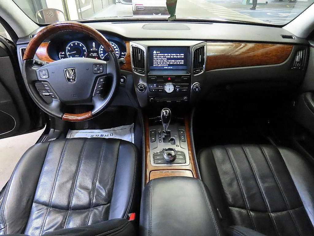 HYUNDAI Equus - Vista 10