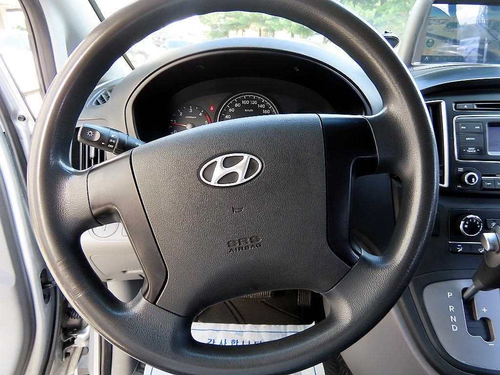 HYUNDAI Starex - Vista 8