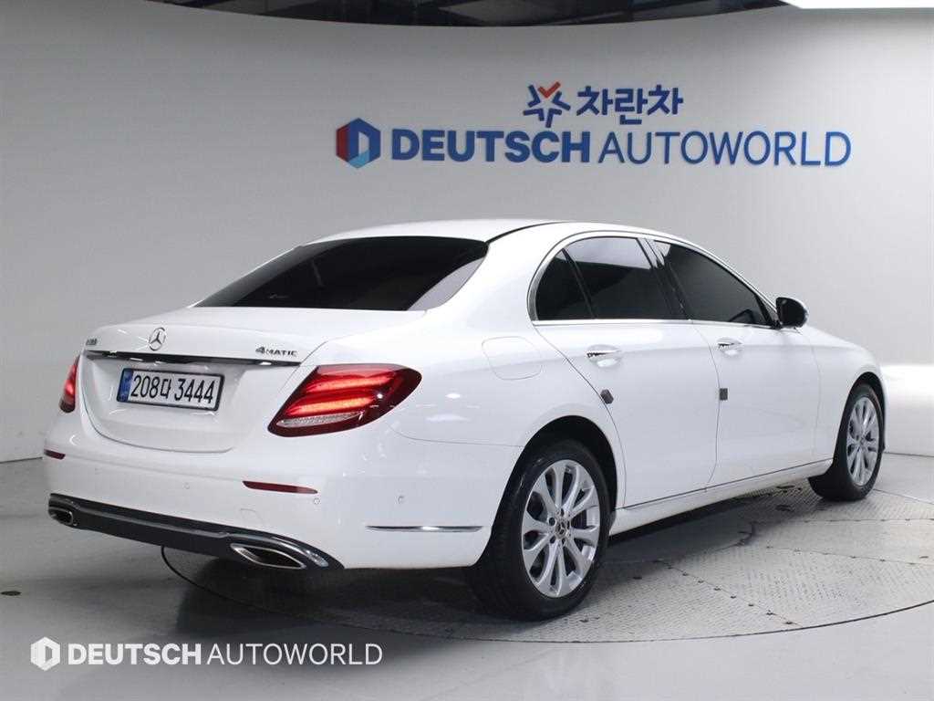 Mercedes Benz E class - Vista 2