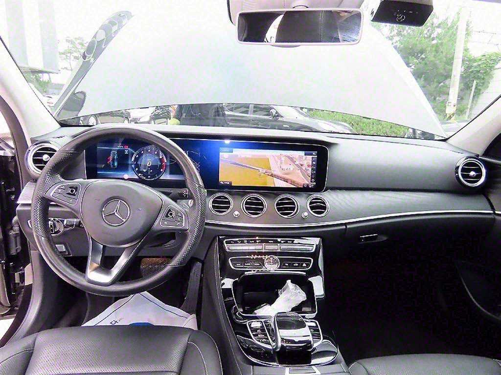 Mercedes Benz E class - Vista 7