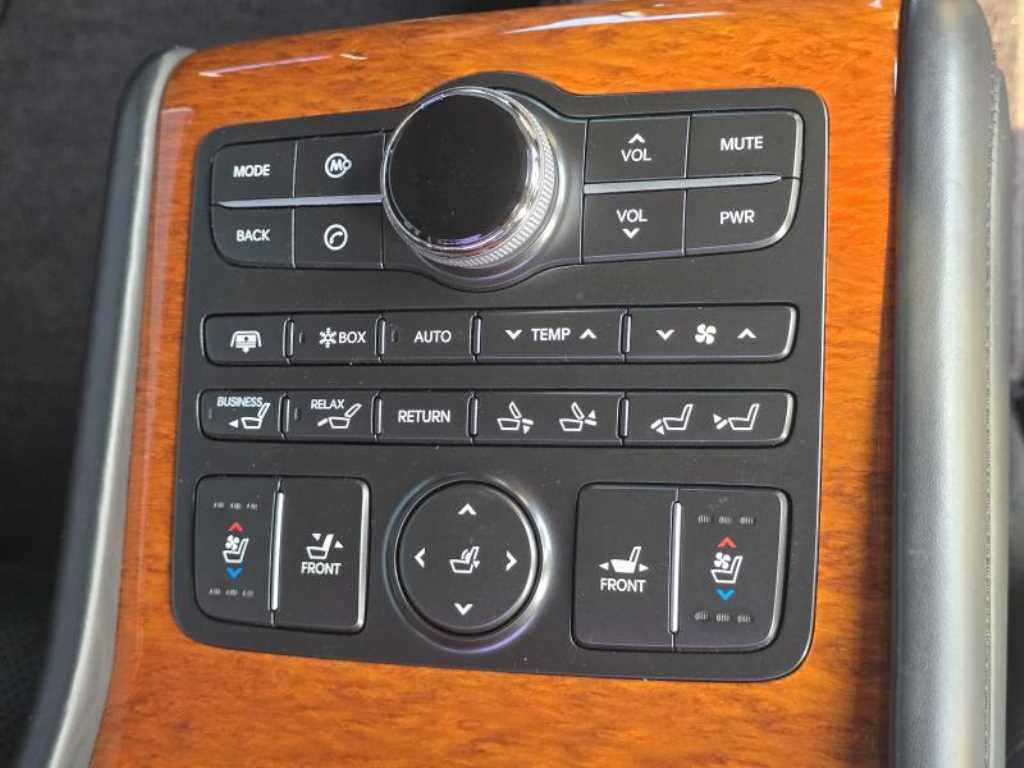 HYUNDAI Equus - Vista 12