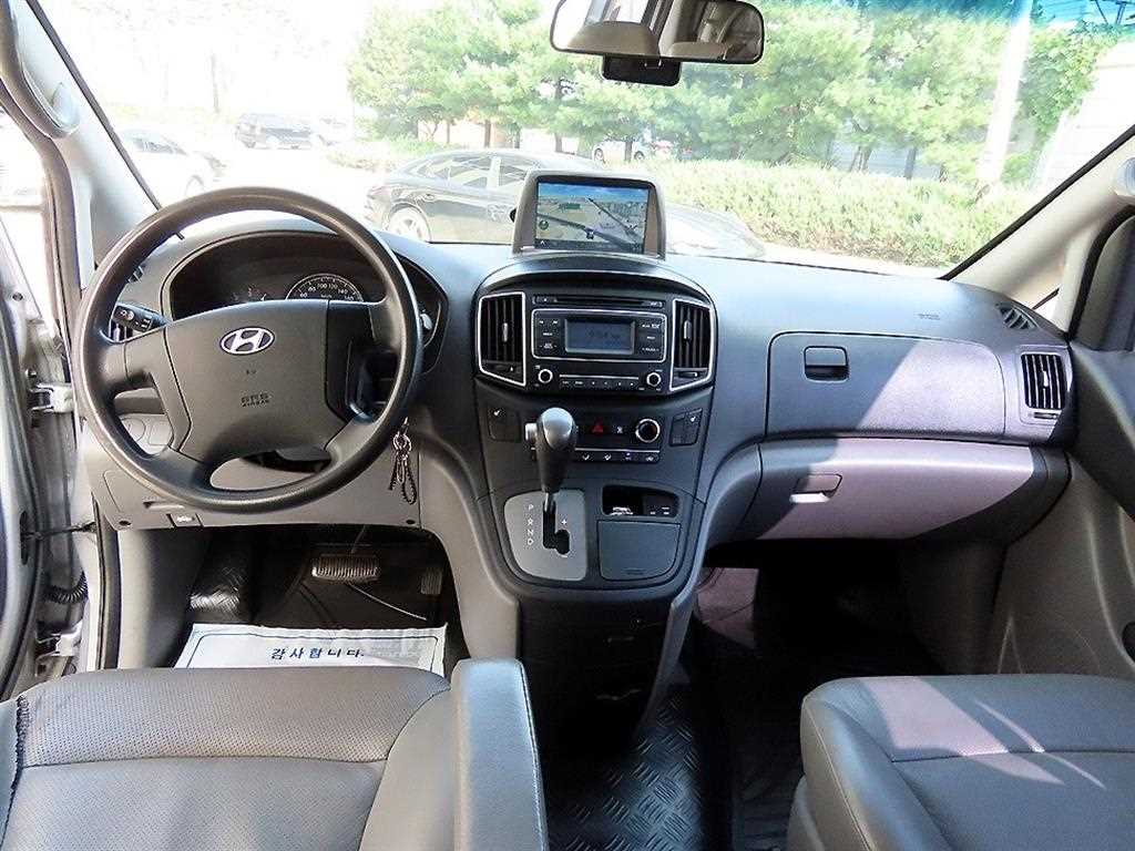 HYUNDAI Starex - Vista 7