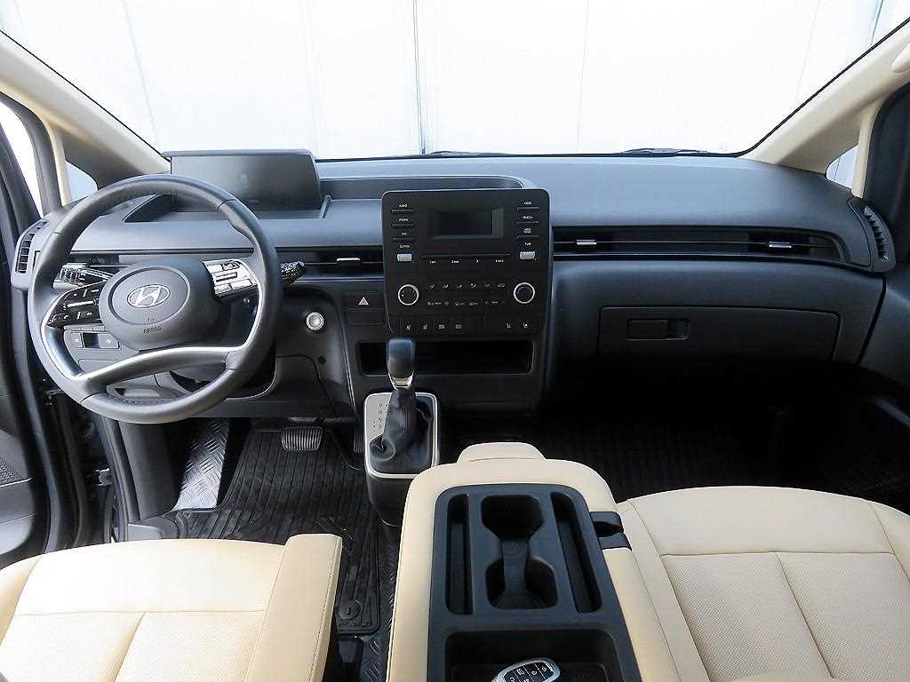 HYUNDAI Staria - Vista 10