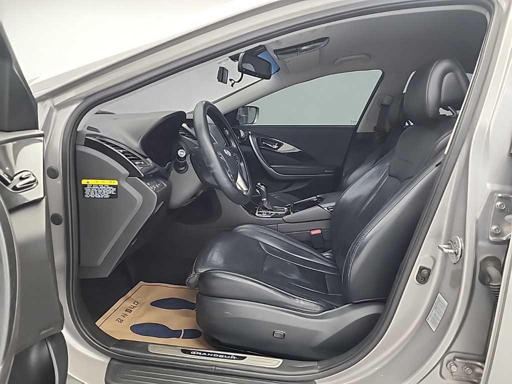 HYUNDAI Grandeur - Vista 11