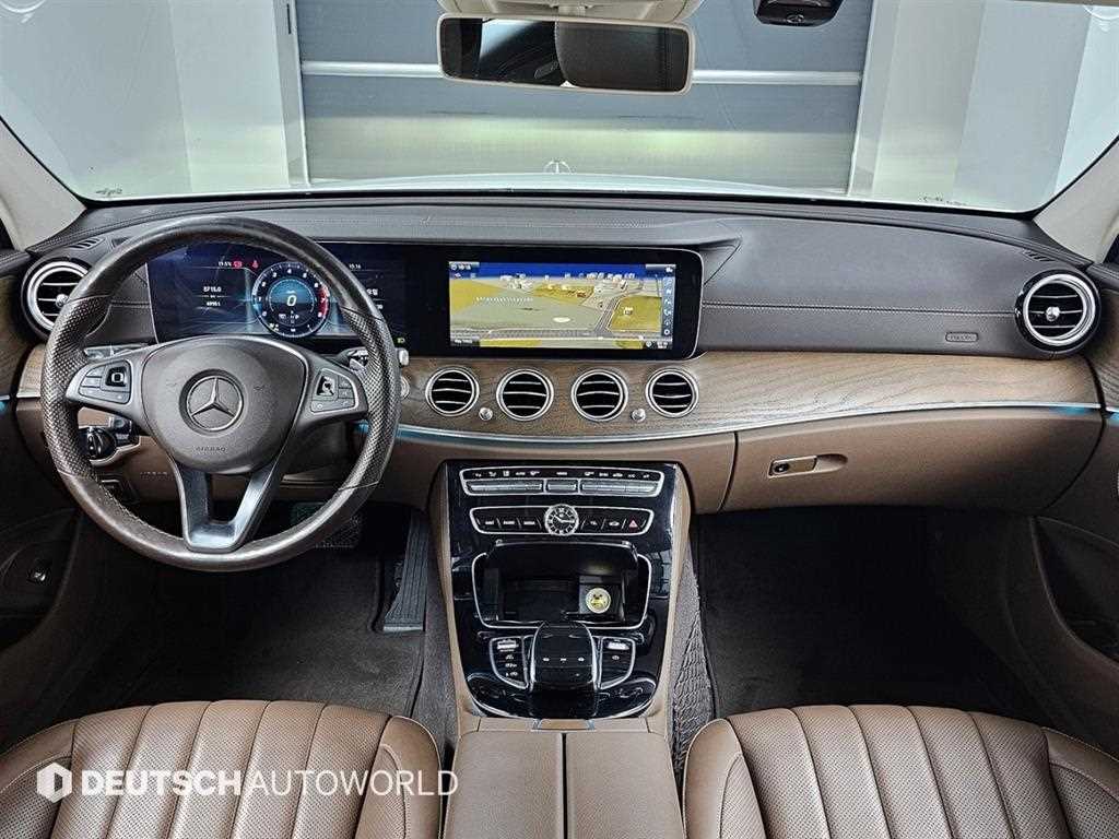 Mercedes Benz E class - Vista 7