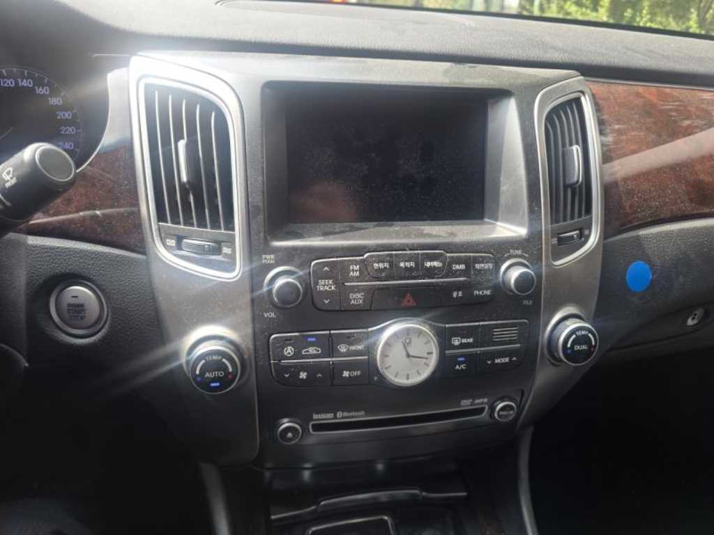 HYUNDAI Equus - Vista 5