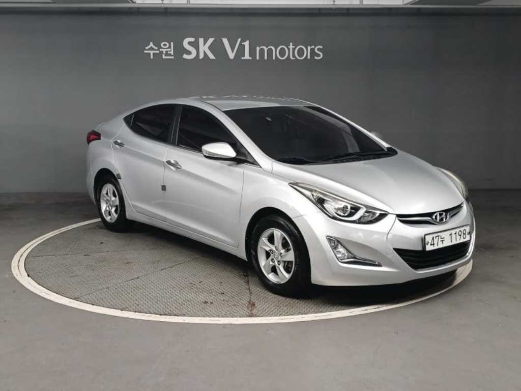 HYUNDAI Avante - Vista 5