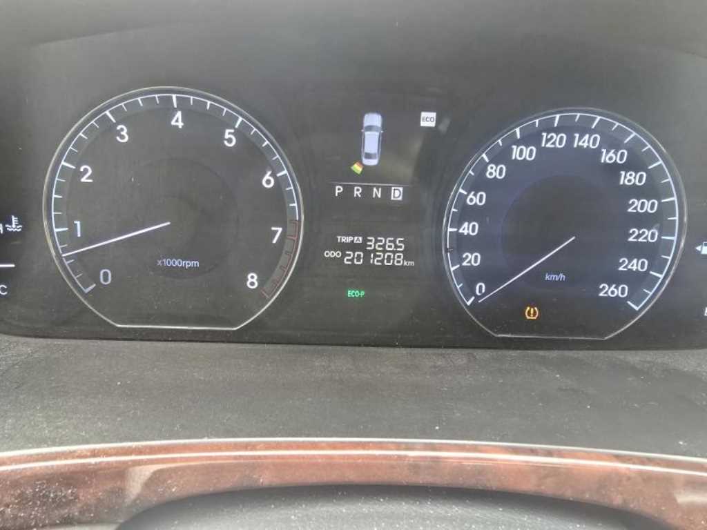 HYUNDAI Equus - Vista 4