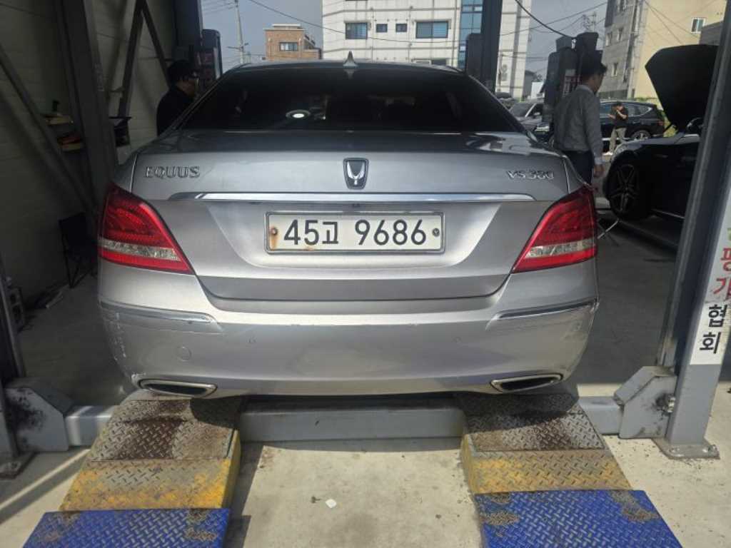 HYUNDAI Equus - Vista 2