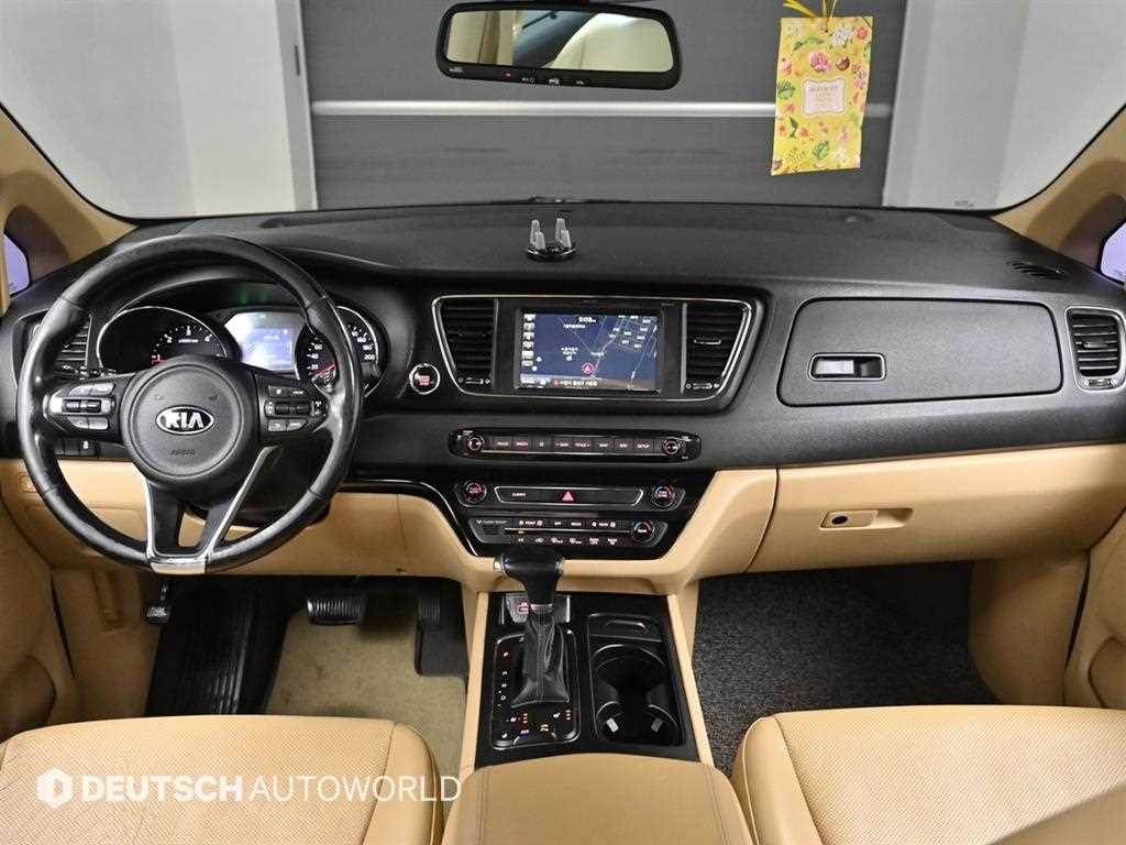 KIA Carnival - Vista 7