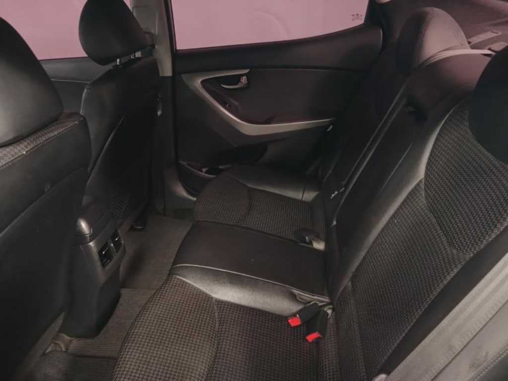 HYUNDAI Avante - Vista 7