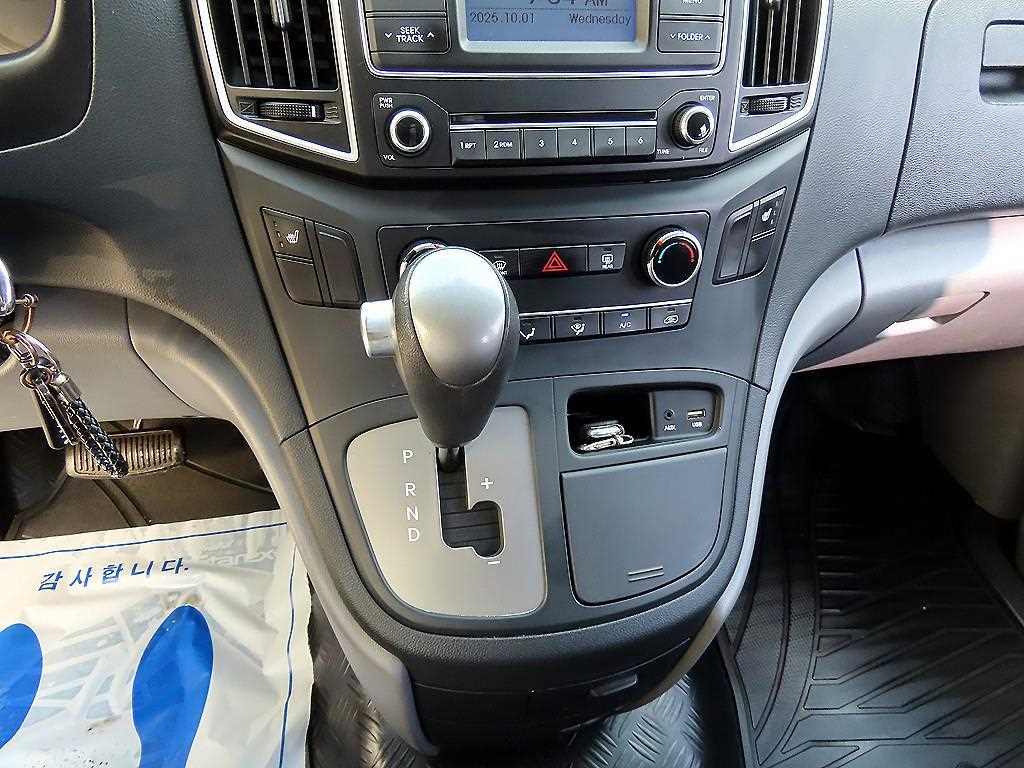 HYUNDAI Starex - Vista 10