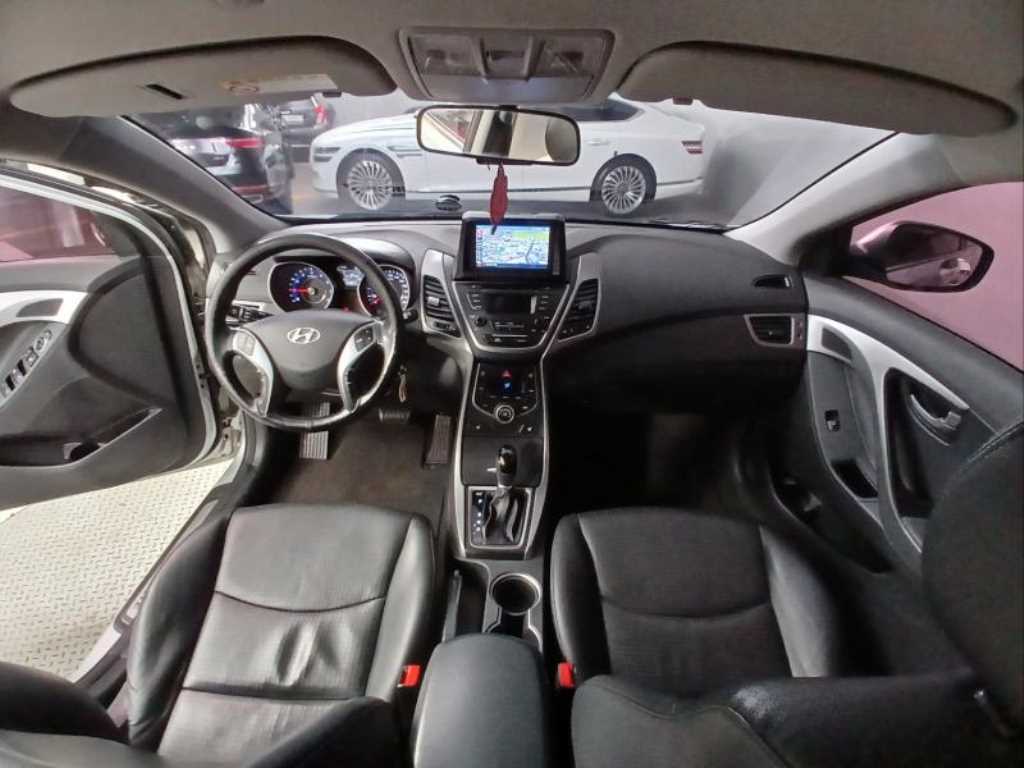 HYUNDAI Avante - Vista 6