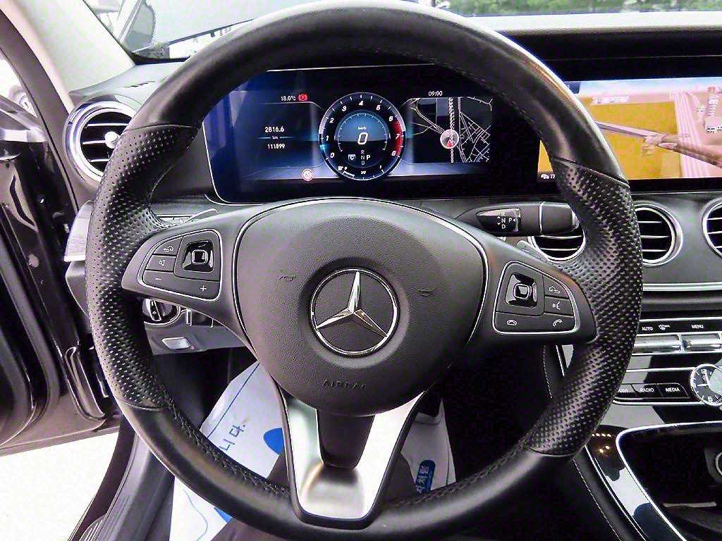 Mercedes Benz E class - Vista 8