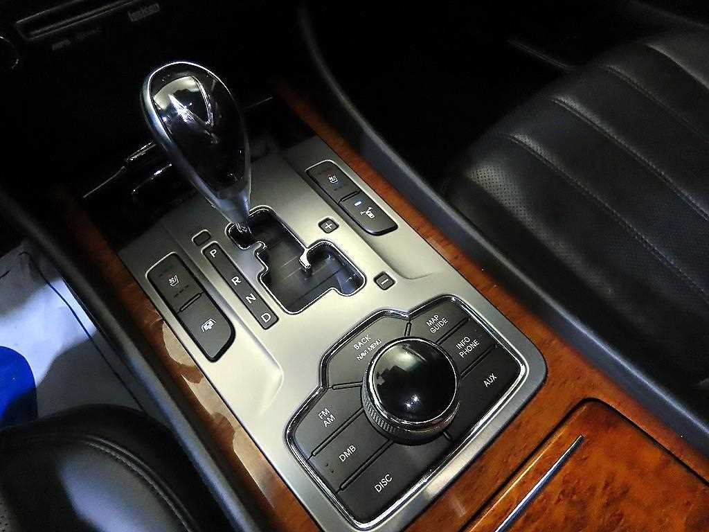 HYUNDAI Equus - Vista 12