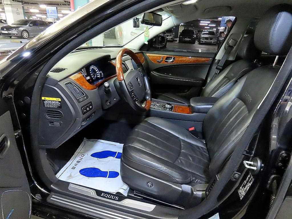 HYUNDAI Equus - Vista 6