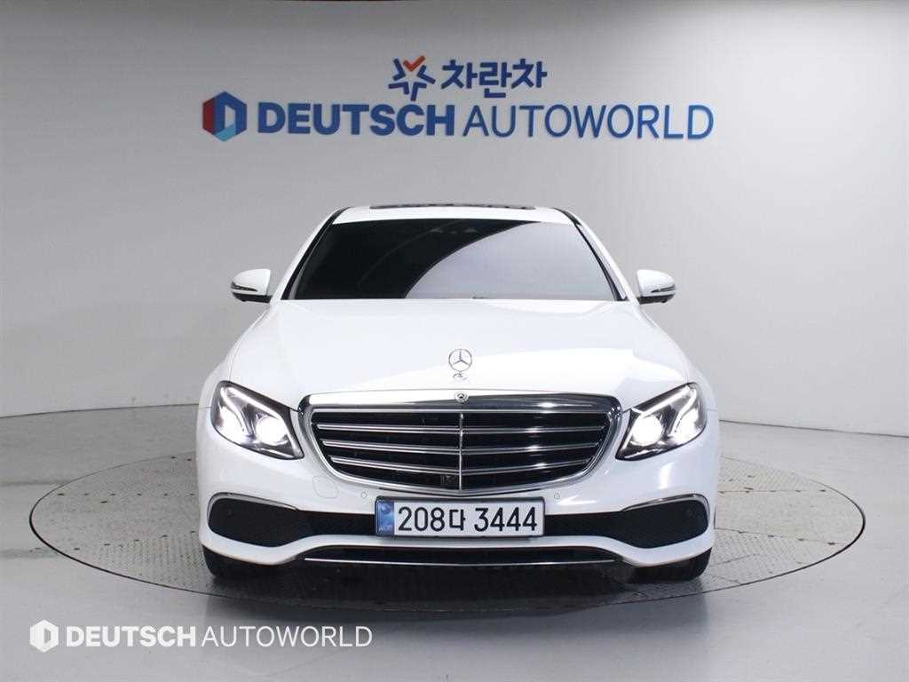 Mercedes Benz E class - Vista 3