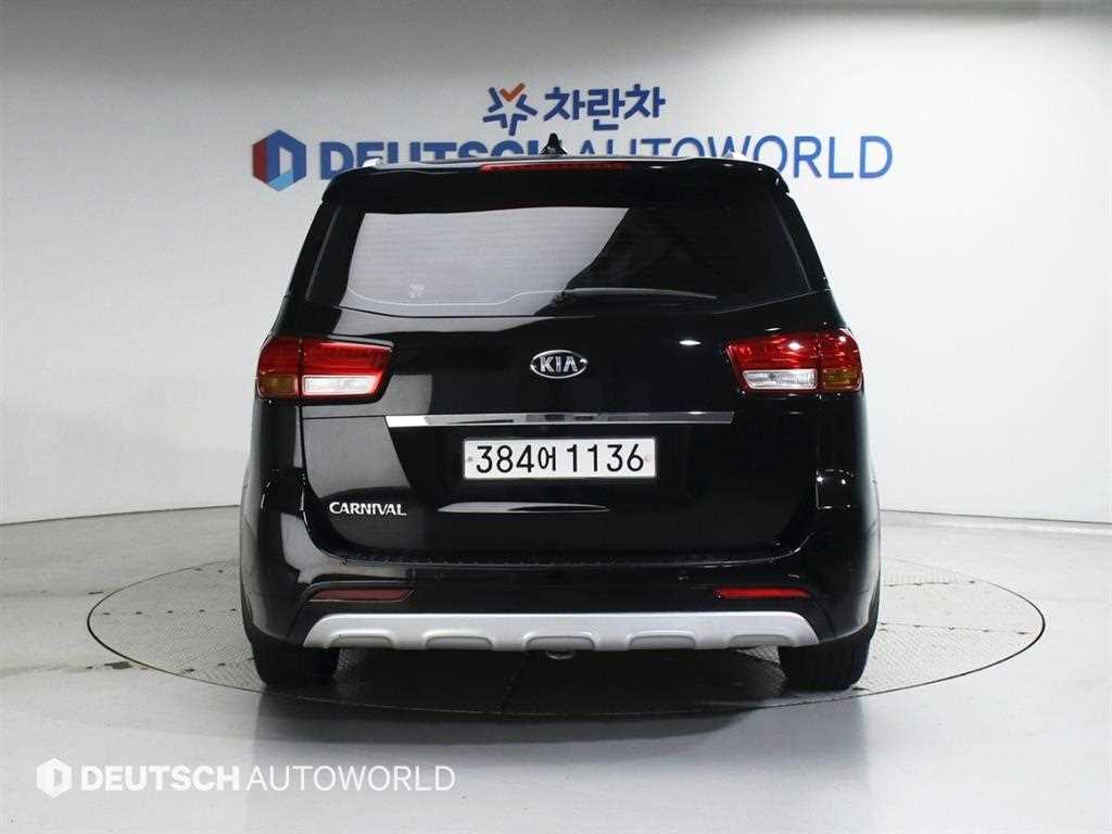 KIA Carnival - Vista 4