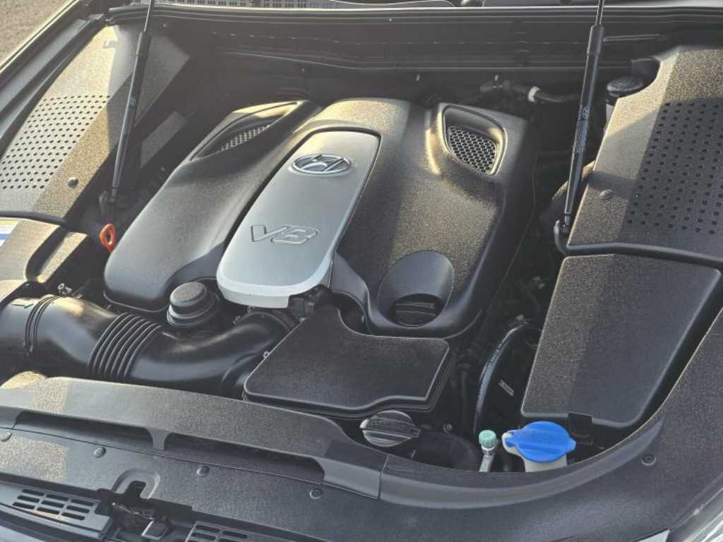 HYUNDAI Equus - Vista 8