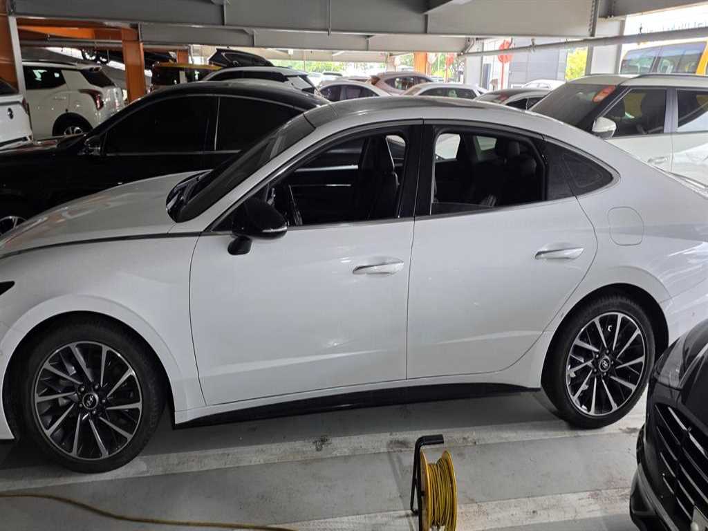 HYUNDAI Sonata - Vista 2