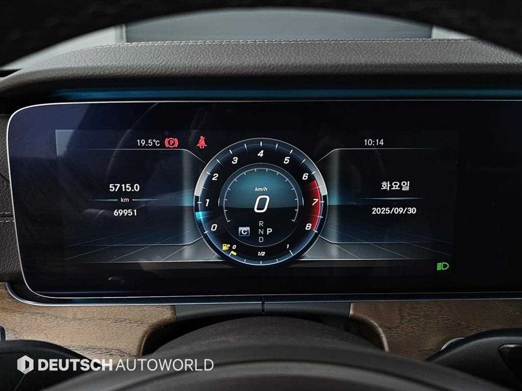 Mercedes Benz E class - Vista 8