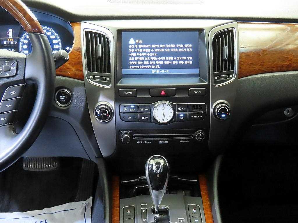 HYUNDAI Equus - Vista 11