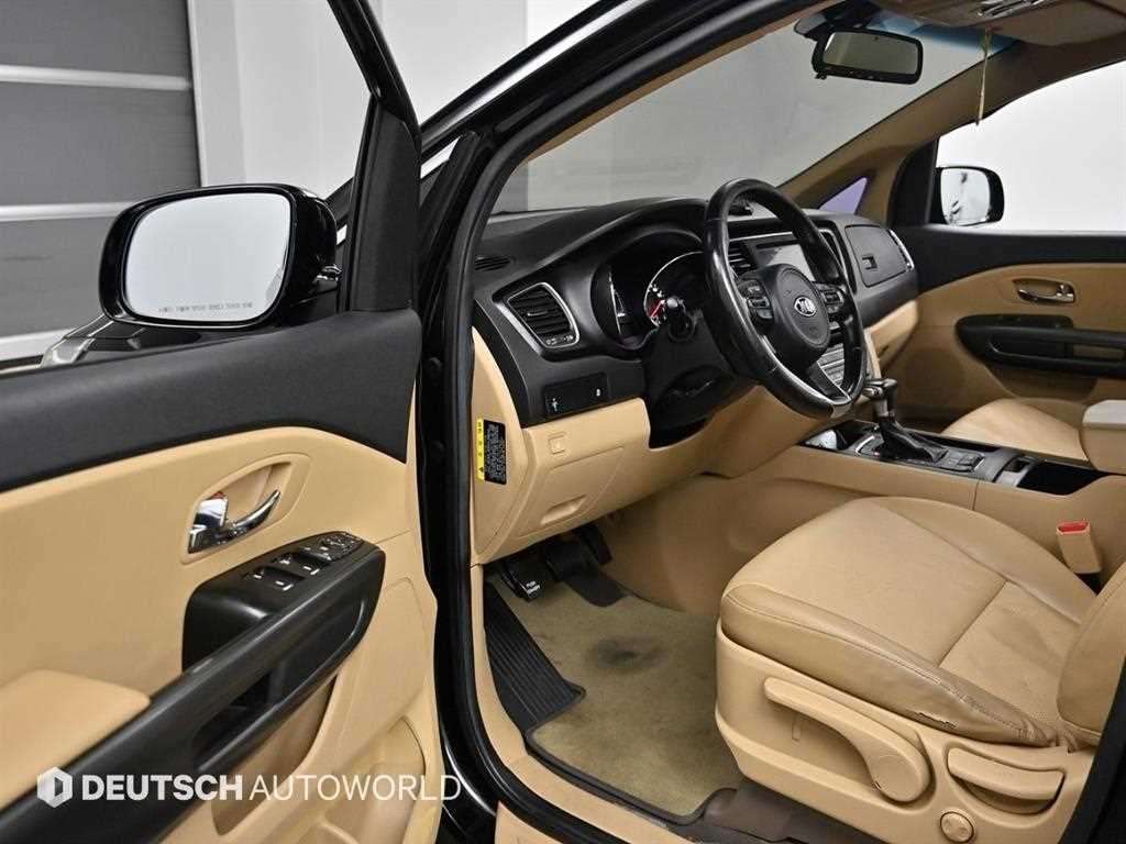 KIA Carnival - Vista 11