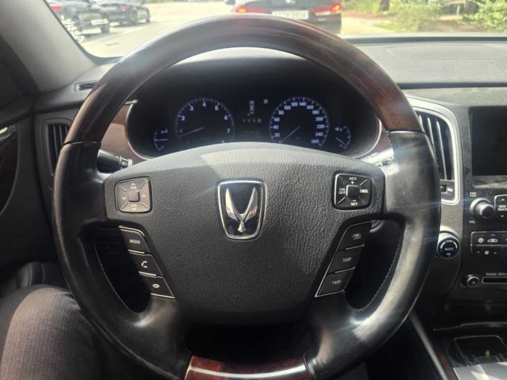 HYUNDAI Equus - Vista 3