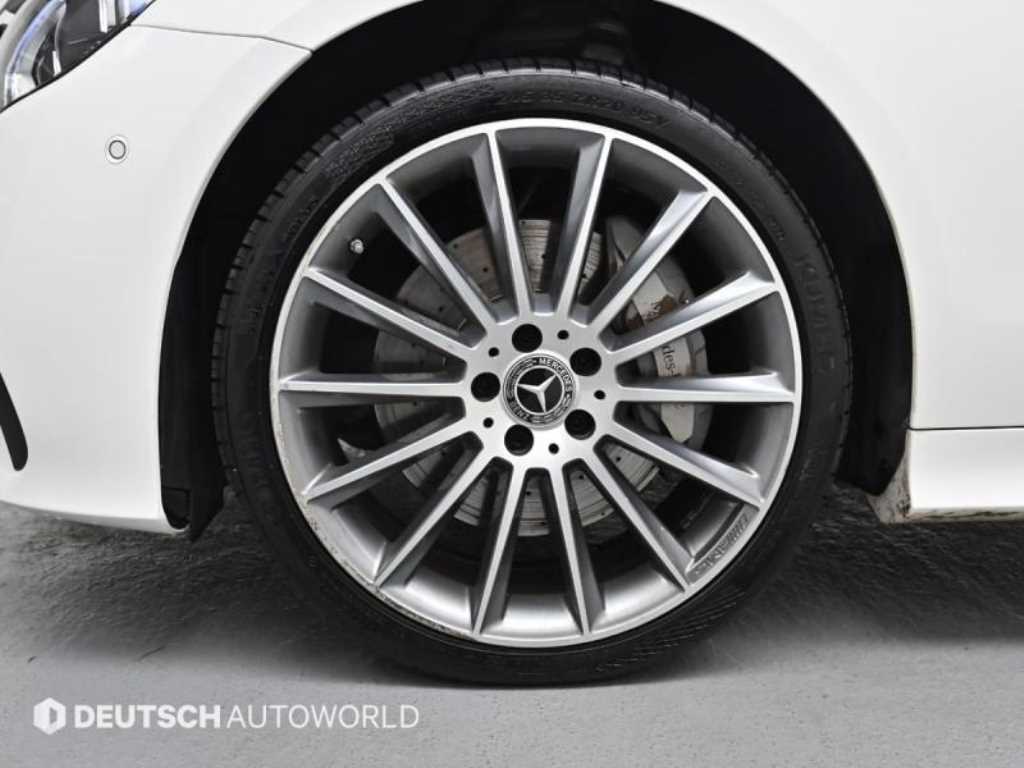 Mercedes Benz E class - Vista 5