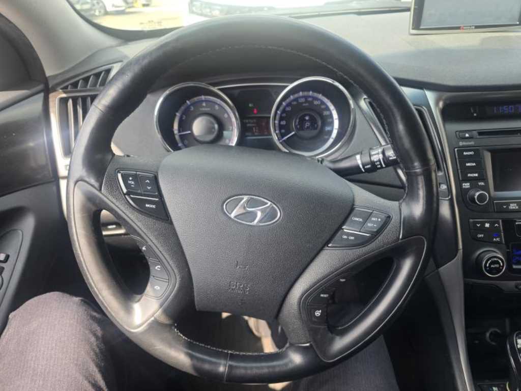 HYUNDAI Sonata - Vista 3