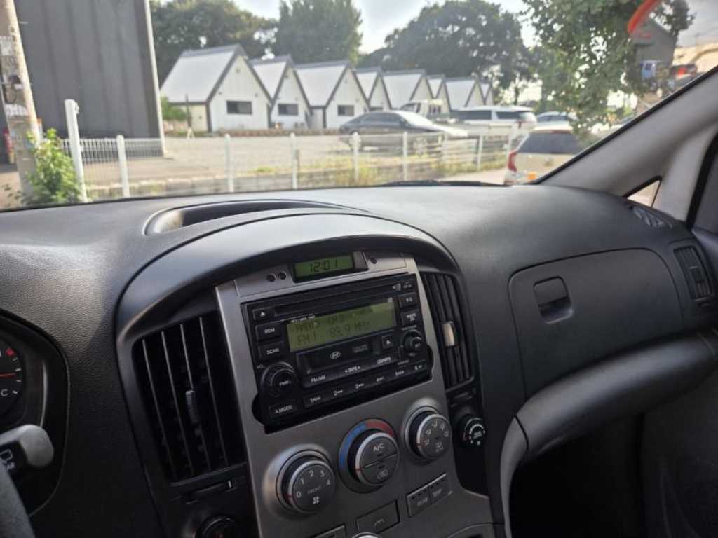 HYUNDAI Starex - Vista 12