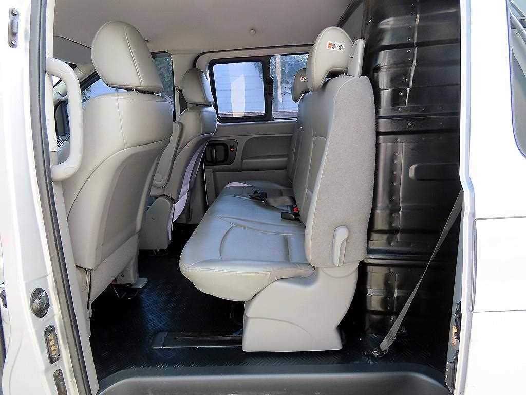 HYUNDAI Starex - Vista 6