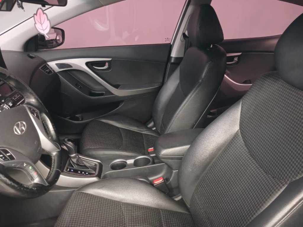 HYUNDAI Avante - Vista 8